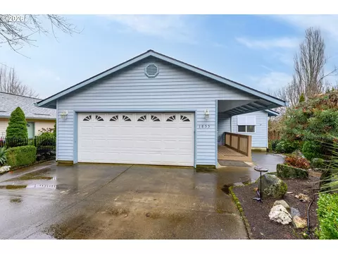 1855 NW Jillanne Ct, Mcminnville, OR 97128