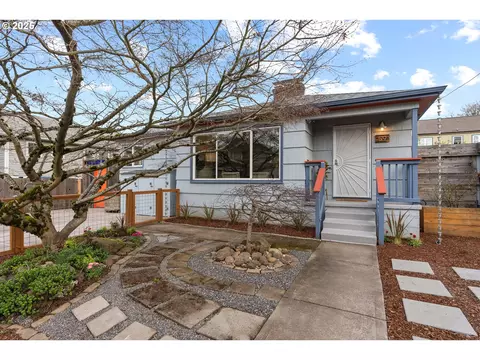 59 NE Russet St, Portland, OR 97211