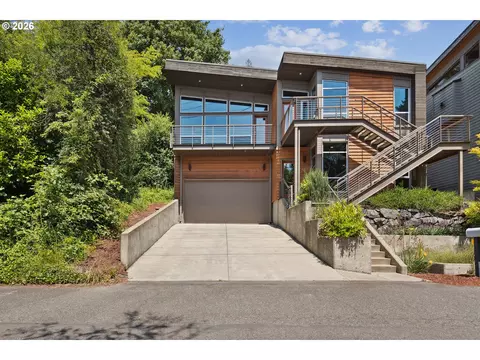 3741 SW Sweetbriar Dr, Portland, OR 97221