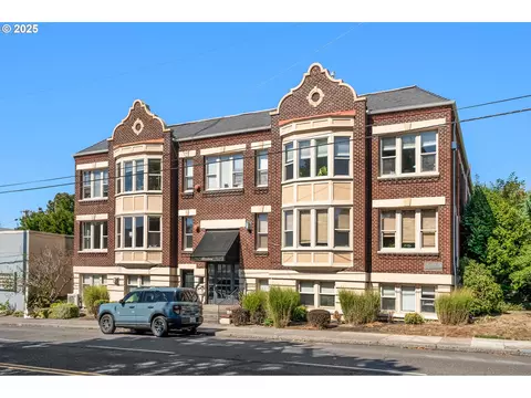 1529 SE Hawthorne Blvd #101, Portland, OR 97214