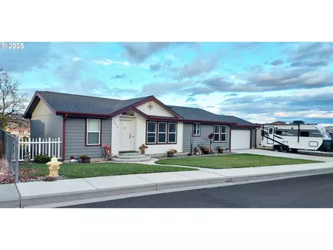 3075 SW River View Dr, Pendleton, OR 97801