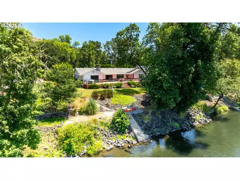 1036 Echo Dr, Roseburg, OR 97470