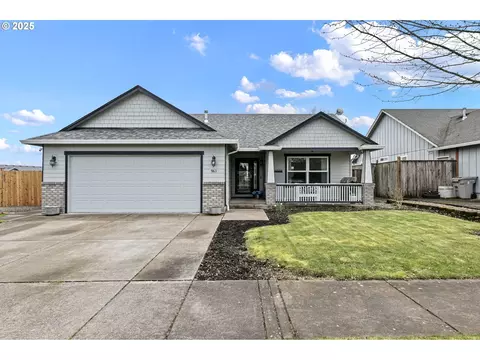 961 S 9th St, Harrisburg, OR 97446