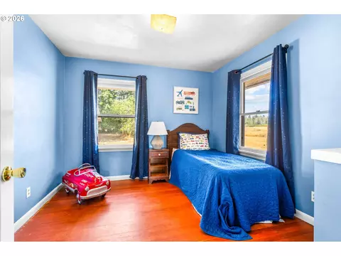 Bedroom - 31183 S Barlow Rd, Hubbard, OR 97032 photo 6 of 7