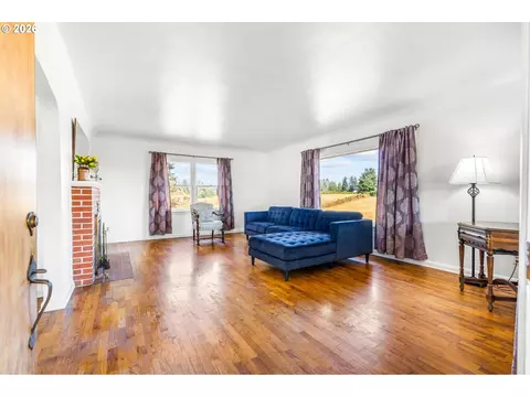 Living - 31183 S Barlow Rd, Hubbard, OR 97032 photo 1 of 5
