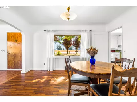 Dining - 31183 S Barlow Rd, Hubbard, OR 97032 photo 2 of 2