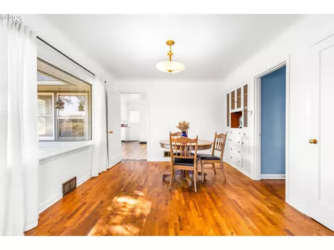 Dining - 31183 S Barlow Rd, Hubbard, OR 97032 photo 1 of 2