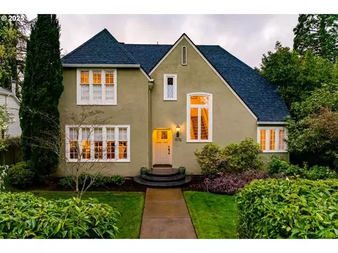 1976 University St, Eugene, OR 97403