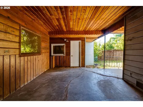 Exterior - 3015 Willamette St, Eugene, OR 97405 photo 2 of 3