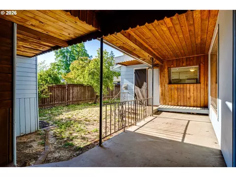 Exterior - 3015 Willamette St, Eugene, OR 97405 photo 1 of 3