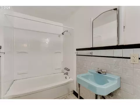 Bath - 3015 Willamette St, Eugene, OR 97405 photo 1 of 1