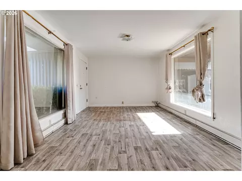 Living - 3015 Willamette St, Eugene, OR 97405 photo 1 of 2