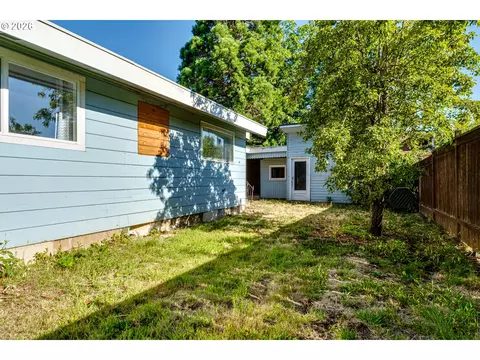 Exterior - 3015 Willamette St, Eugene, OR 97405 photo 3 of 3