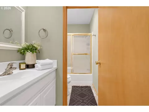 Bath - 89366 Dahlin Rd, Florence, OR 97439 photo 3 of 3