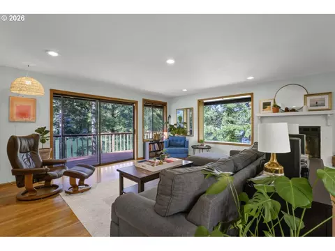 Living - 89366 Dahlin Rd, Florence, OR 97439 photo 3 of 5