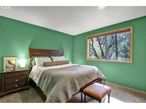 Bedroom - 89366 Dahlin Rd, Florence, OR 97439 photo 2 of 5