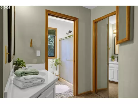Bath - 89366 Dahlin Rd, Florence, OR 97439 photo 1 of 3