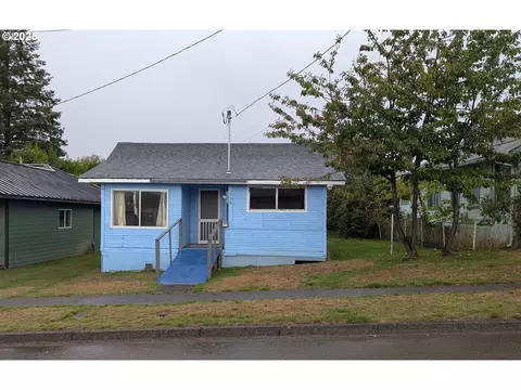 558 E 10th St, Coquille, OR 97423