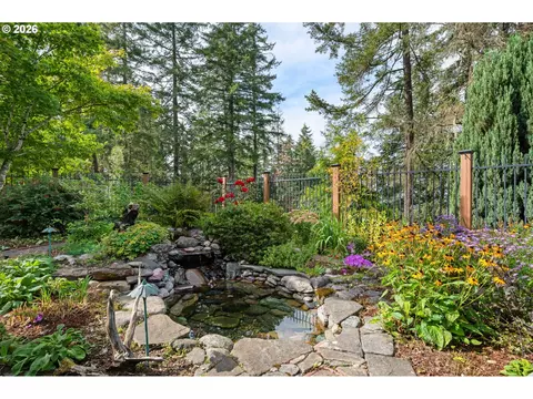 Exterior - 3046 Summit Sky Blvd, Eugene, OR 97405 photo 7 of 13