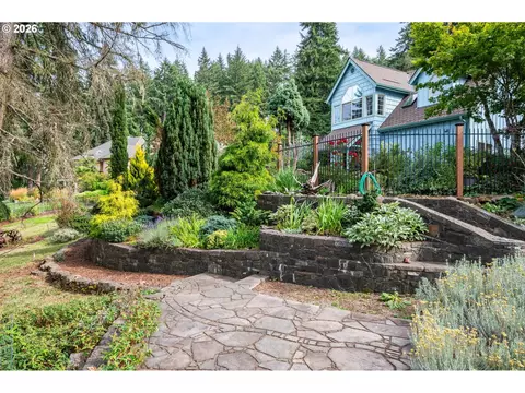 Exterior - 3046 Summit Sky Blvd, Eugene, OR 97405 photo 8 of 13