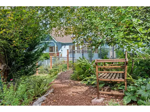 Exterior - 3046 Summit Sky Blvd, Eugene, OR 97405 photo 10 of 13