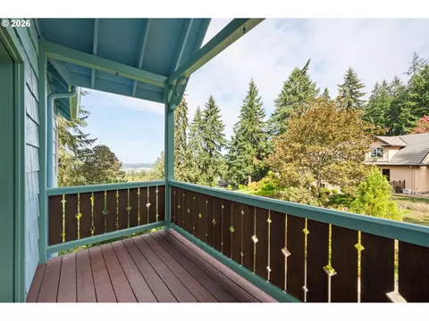 Exterior - 3046 Summit Sky Blvd, Eugene, OR 97405 photo 6 of 13