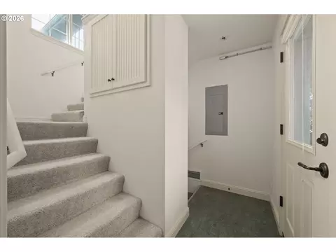 Entry Way - 3046 Summit Sky Blvd, Eugene, OR 97405 photo 2 of 2