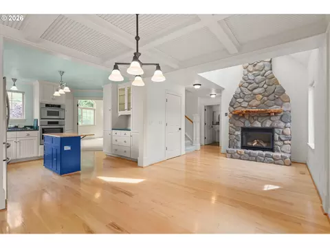 Living - 3046 Summit Sky Blvd, Eugene, OR 97405 photo 1 of 5