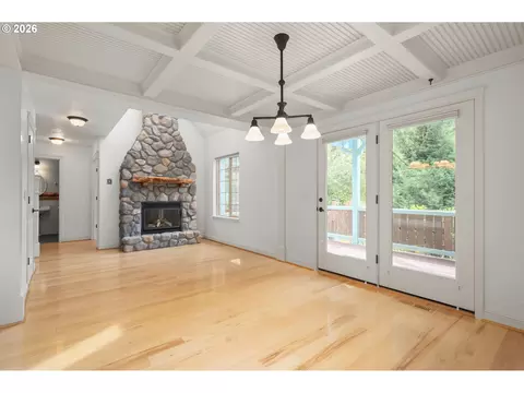 Living - 3046 Summit Sky Blvd, Eugene, OR 97405 photo 3 of 5