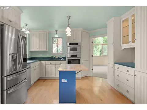 Kitchen - 3046 Summit Sky Blvd, Eugene, OR 97405 photo 2 of 4