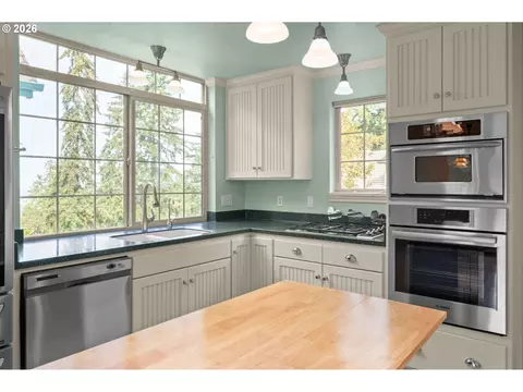 Kitchen - 3046 Summit Sky Blvd, Eugene, OR 97405 photo 3 of 4
