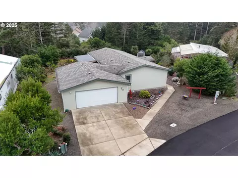 1600 Rhododendron Dr #17, Florence, OR 97439