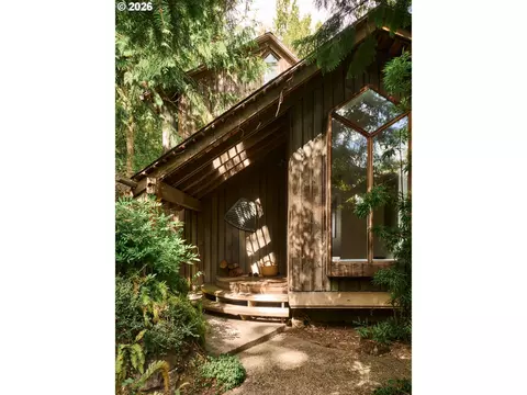3210 SW Malcolm Ct, Portland, OR 97225