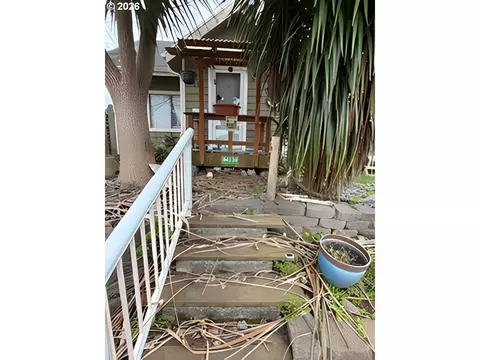 94230 2nd St, Gold Beach, OR 97444