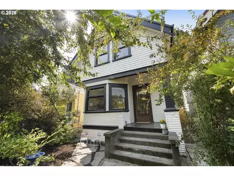 4026 SE Caruthers St, Portland, OR 97214