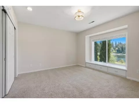 Bedroom - 5075 Mapleton Dr, West Linn, OR 97068 photo 5 of 5