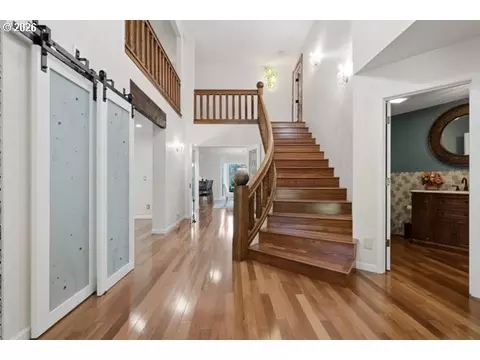 Entry Way - 5075 Mapleton Dr, West Linn, OR 97068 photo 3 of 4