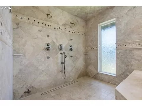 Bath - 5075 Mapleton Dr, West Linn, OR 97068 photo 5 of 5