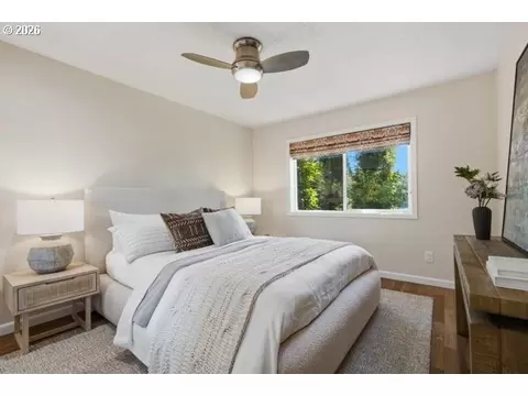 Bedroom - 5075 Mapleton Dr, West Linn, OR 97068 photo 1 of 5