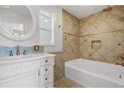 Bath - 5075 Mapleton Dr, West Linn, OR 97068 photo 1 of 5