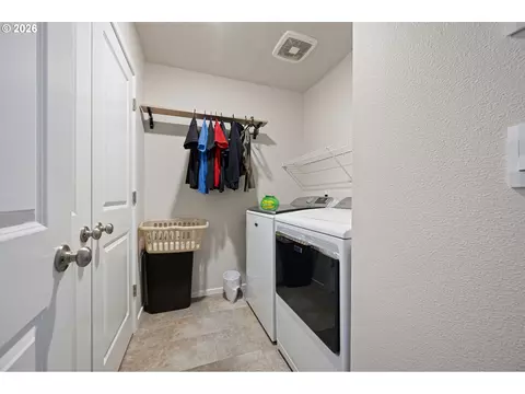 2743 V St, Springfield, OR 97477 photo 23