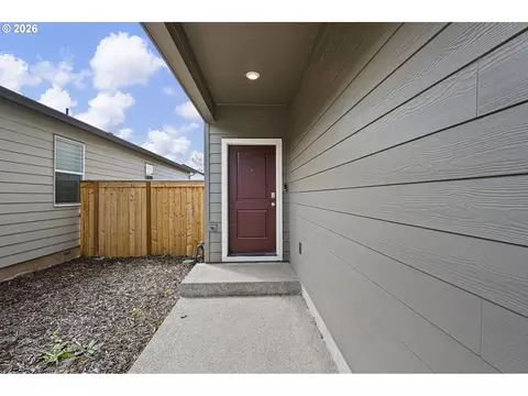 2743 V St, Springfield, OR 97477 photo 2