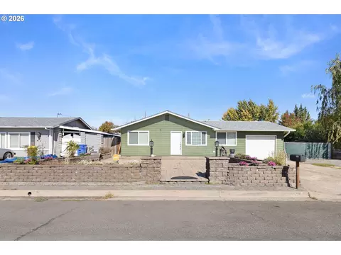 2082 Bel Air Ct, Roseburg, OR 97471
