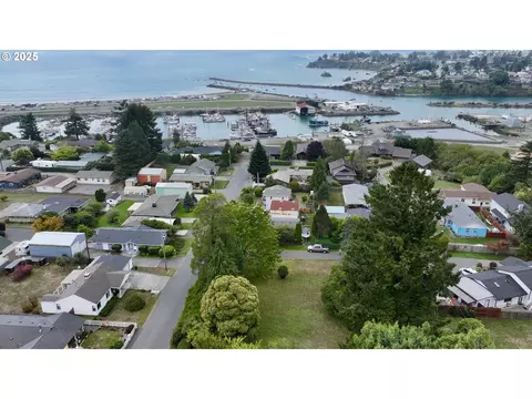 97803 Crestline Loop, Brookings, OR 97415