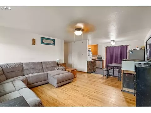 Living - 548 NE Fir St, Pilot Rock, OR 97868 photo 3 of 3