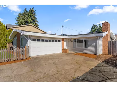 1634 N Manzanita St, Canby, OR 97013