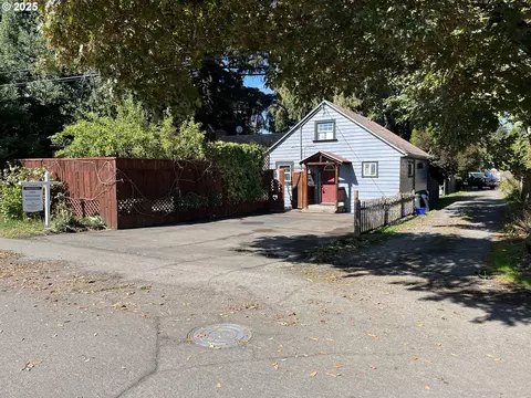 93 E Hillcrest Dr, Eugene, OR 97404