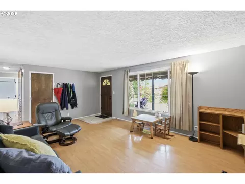 Living - 1082 Dondea St, Springfield, OR 97478 photo 3 of 6
