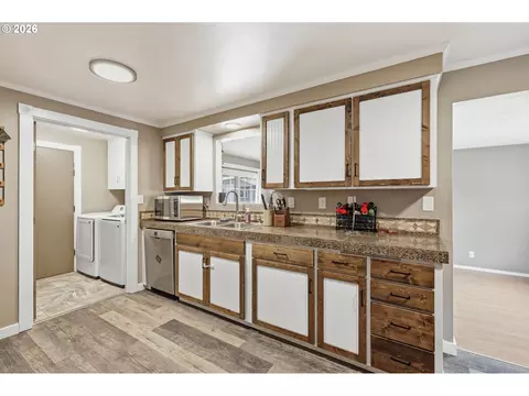 Kitchen - 1082 Dondea St, Springfield, OR 97478 photo 3 of 3