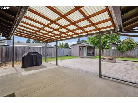 Exterior - 1082 Dondea St, Springfield, OR 97478 photo 1 of 7